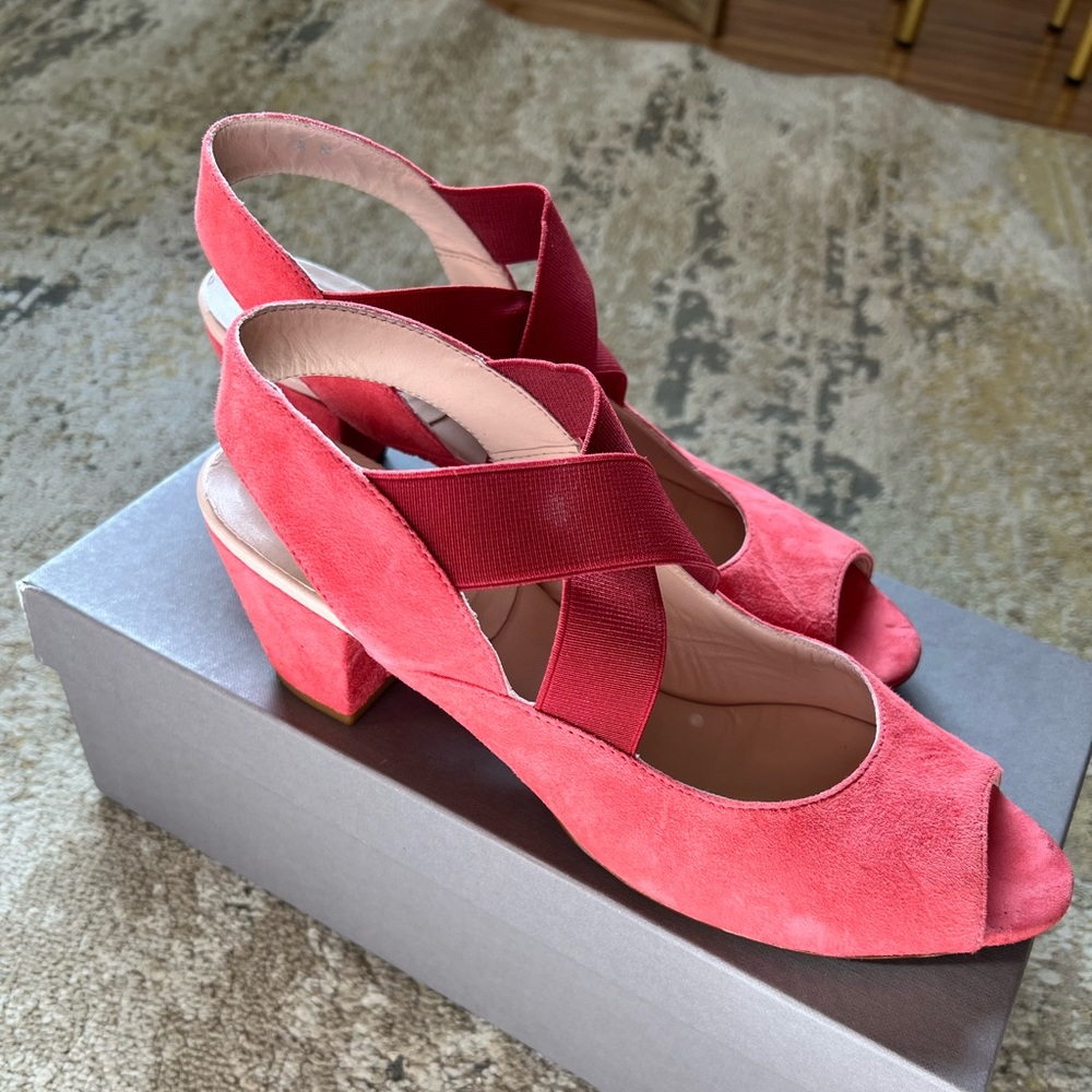 Amalfi by Rangoni salmon colored suede sandal pump. Women’s size 8 Narrow